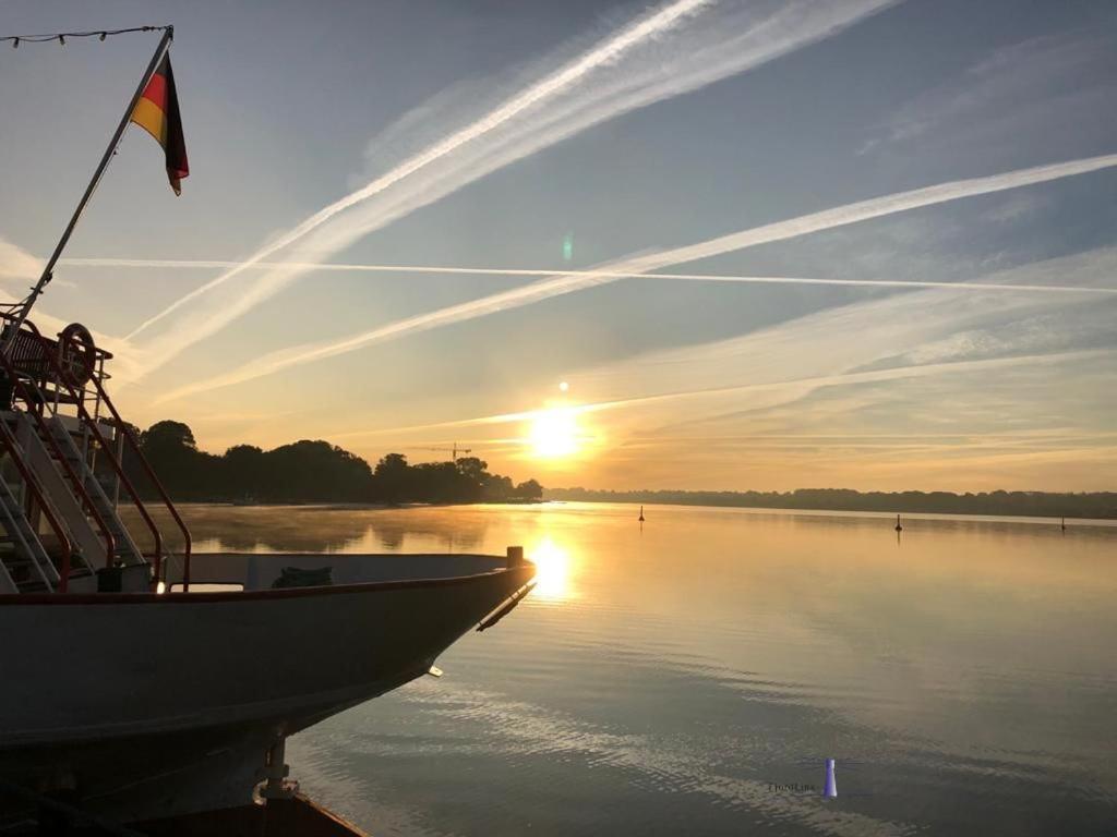 Hausboot Fjord Nordstern Mit Dachterrasse In Schleswig Hotel Luaran gambar