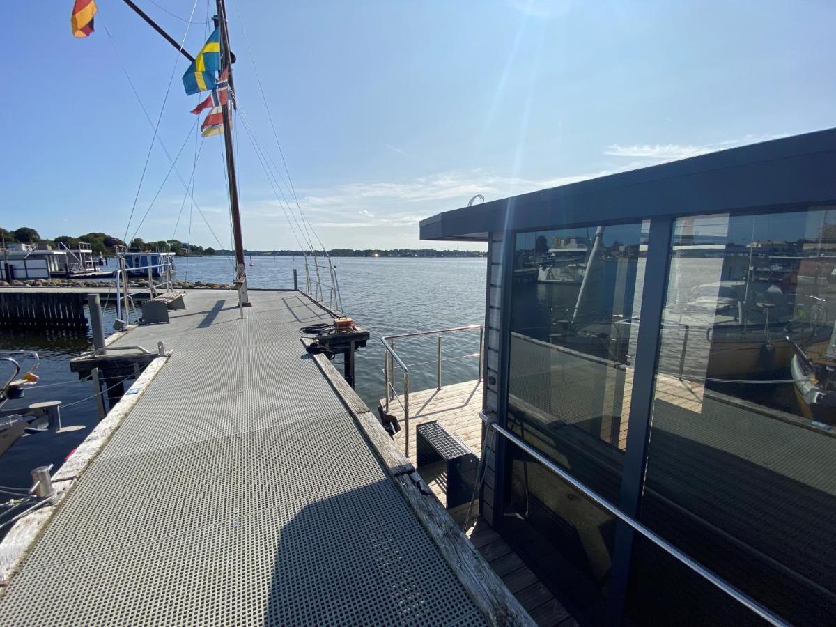 Hausboot Fjord Nordstern Mit Dachterrasse In Schleswig Hotel Luaran gambar